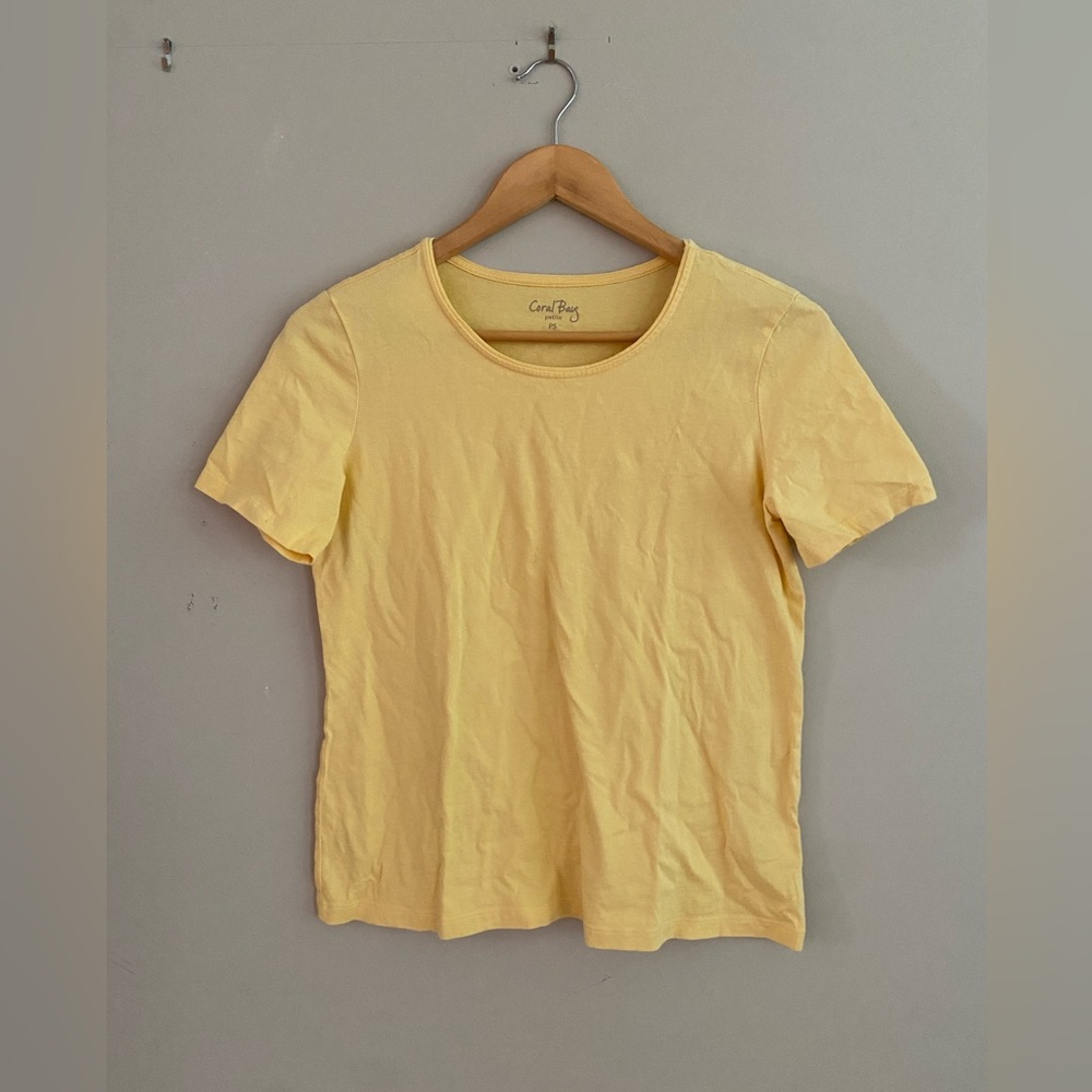 Plain yellow t-shirt size petite small